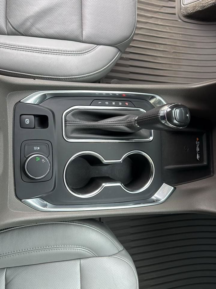 Used 2019 Chevrolet Traverse Premier FWD image 12