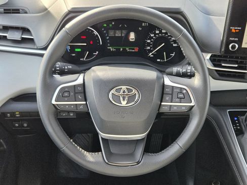 Used 2026 Toyota Sienna XLE FWD image 15