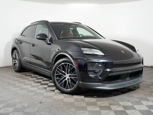 Certified 2025 Porsche Macan 4 Electric w/ Premium Package AWD/4WD image 9