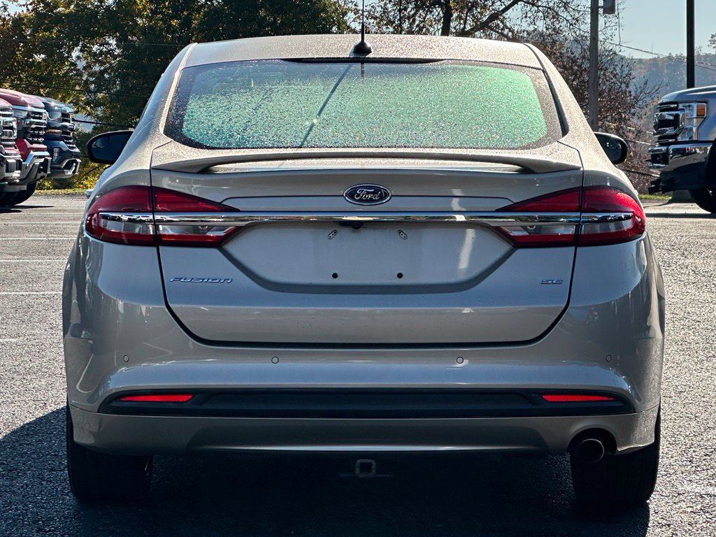 Used 2018 Ford Fusion SE w/ Equipment Group 201A FWD image 5