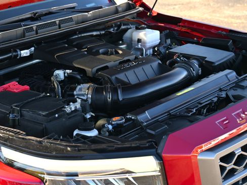 Used 2024 Nissan Frontier SL w/ Technology Package image 8