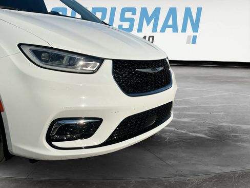 Used 2024 Chrysler Pacifica Touring-L FWD image 22