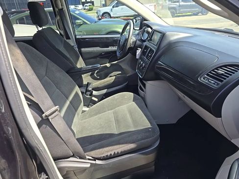 Used 2018 Dodge Grand Caravan SE w/ UConnect Hands-Free Group FWD image 19