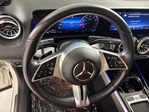 Used 2025 Mercedes-Benz GLB 250 4MATIC image 31