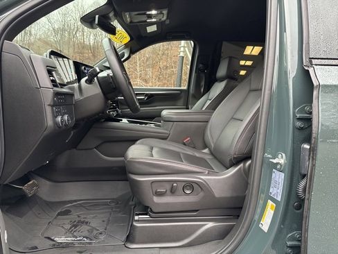 Used 2025 Chevrolet Tahoe RST w/ Comfort Package image 19