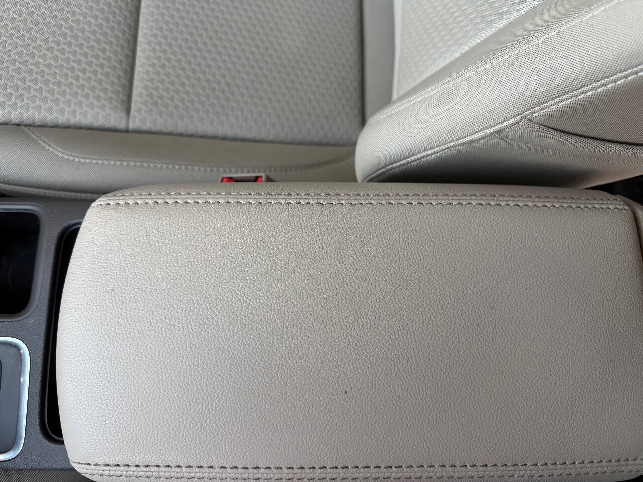 Used 2017 Ford Escape SE AWD/4WD image 36
