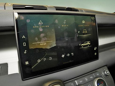 Used 2023 Land Rover Defender 130 SE image 15