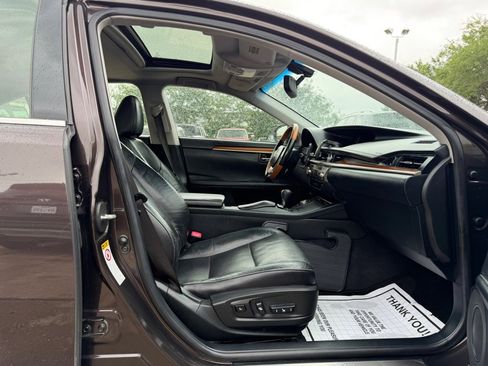 Used 2013 Lexus ES 300h w/ Luxury Pkg image 18