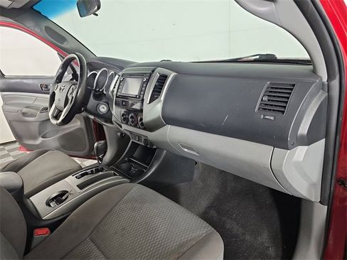 Used 2014 Toyota Tacoma PreRunner image 19
