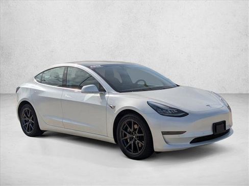 Used 2019 Tesla Model 3 Mid Range image 3
