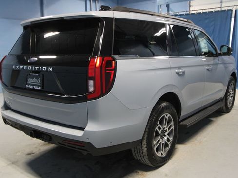 Used 2025 Ford Expedition Active image 38