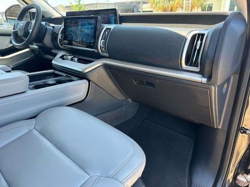 Certified 2025 Ford Expedition Active AWD/4WD image 13