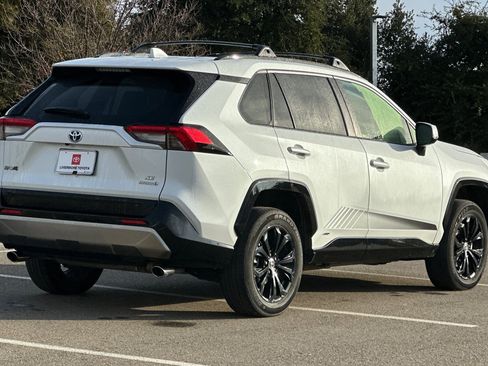 Used 2024 Toyota RAV4 SE image 4