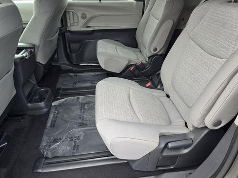 Used 2023 Toyota Sienna LE FWD image 26