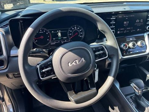 Used 2022 Kia Sorento LX image 21