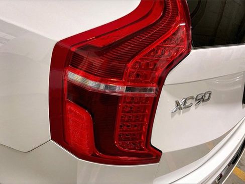 Certified 2023 Volvo XC90 B6 Ultimate w/ Lounge Package image 32