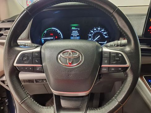 Used 2024 Toyota Sienna XLE image 21