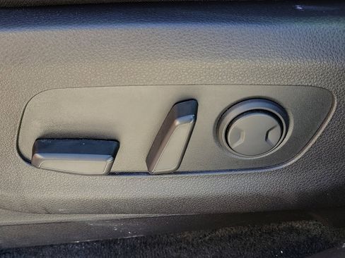 Used 2024 Kia Carnival LX image 13