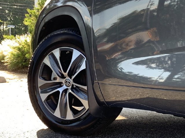Used 2023 Toyota Highlander XLE FWD image 41