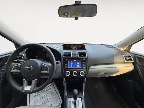 Used 2017 Subaru Forester 2.5i AWD/4WD image 8