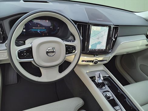 Used 2025 Volvo XC60 T8 Ultra w/ Protection Package Premier image 9