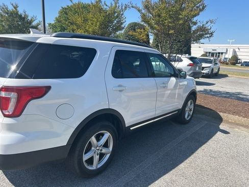 Used 2017 Ford Explorer XLT w/ Equipment Group 202A AWD/4WD image 3