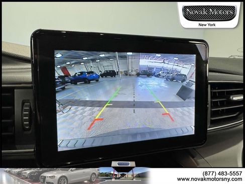 Used 2022 Ford Explorer XLT w/ Equipment Group 202A image 23