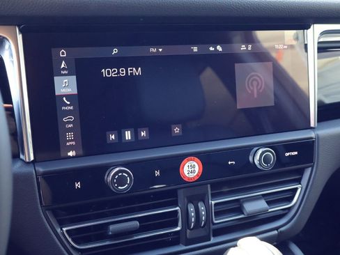 New 2026 Porsche Macan image 17