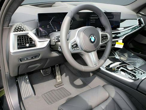 Used 2026 BMW X7 xDrive40i w/ M Sport Package AWD/4WD image 4