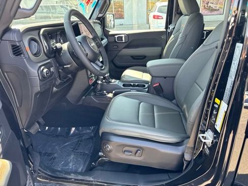 New 2026 Jeep Gladiator Mojave w/ Safety Group AWD/4WD image 17