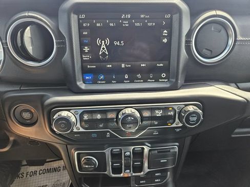 Used 2022 Jeep Wrangler Unlimited Sahara w/ Cold Weather Group AWD/4WD image 18