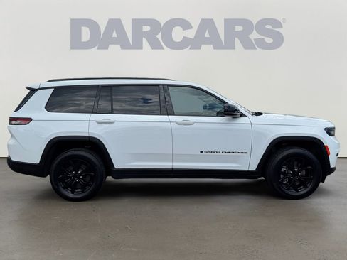 Used 2024 Jeep Grand Cherokee L Laredo AWD/4WD image 8