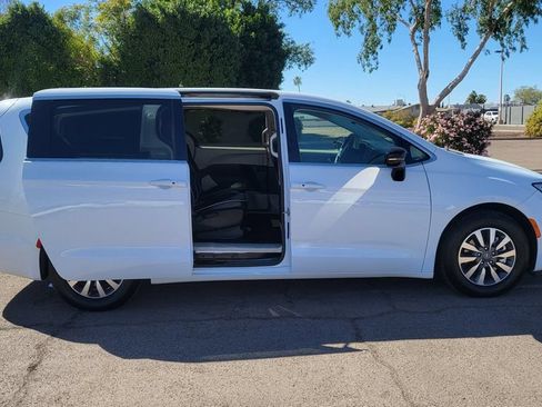 Used 2024 Chrysler Pacifica Limited FWD image 20