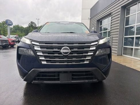 Used 2024 Nissan Rogue SV FWD image 2
