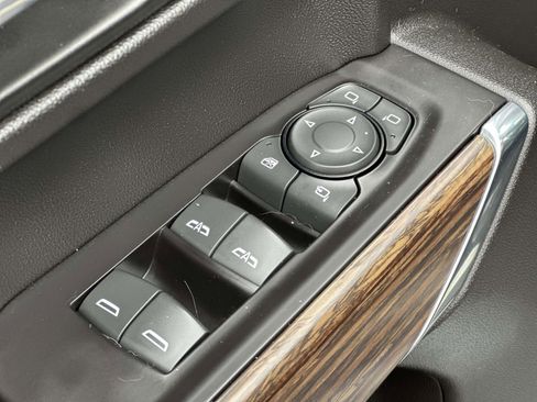 Used 2019 Chevrolet Silverado 1500 High Country image 21