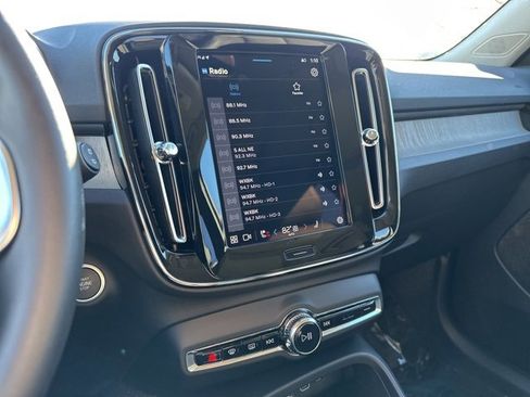 Certified 2025 Volvo XC40 B5 Core image 21