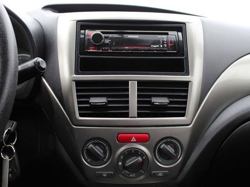 Used 2010 Subaru Impreza 2.5i image 12