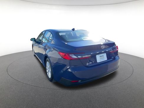 Used 2025 Toyota Camry LE image 11