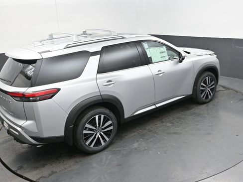 New 2025 Nissan Pathfinder Platinum image 38