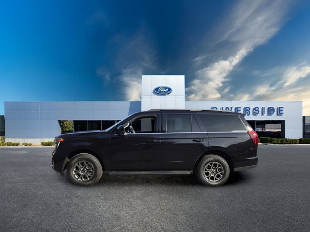 Certified 2025 Ford Expedition Active RWD image 3