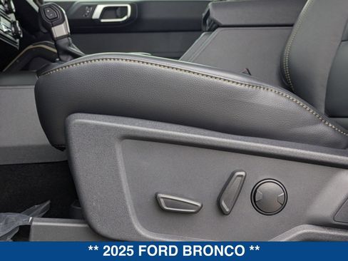 New 2025 Ford Bronco Badlands image 24