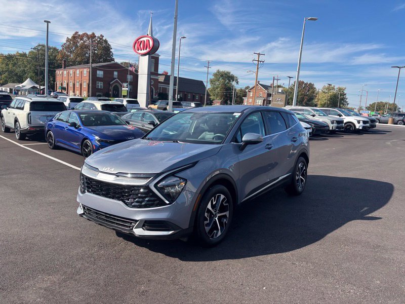 Used 2023 Kia Sportage EX FWD image 3