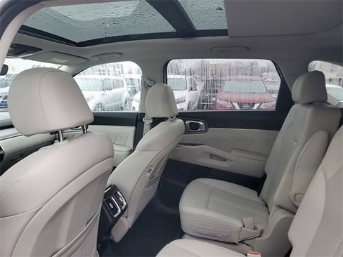 Certified 2023 Kia Sorento SX image 9
