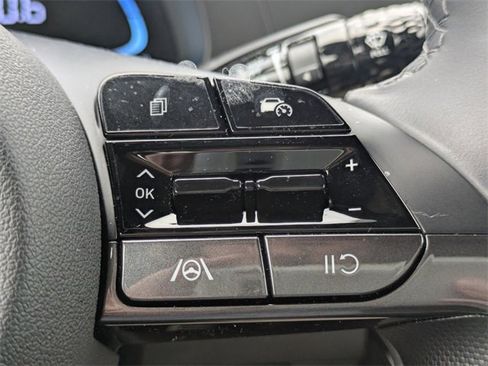 Certified 2025 Hyundai Elantra Sport image 23