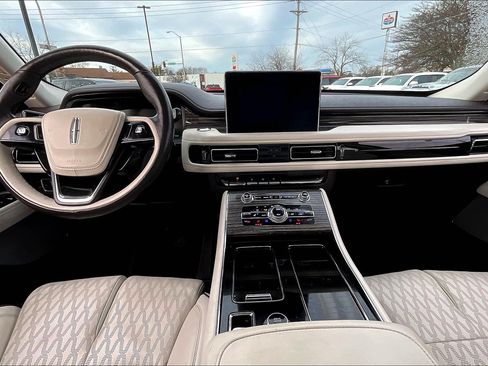 Used 2021 Lincoln Aviator Black Label Grand Touring w/ Class IV Trailer Tow Package AWD/4WD image 13