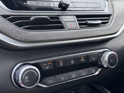 Used 2023 Nissan Altima 2.5 SV w/ SV Premium Package image 15