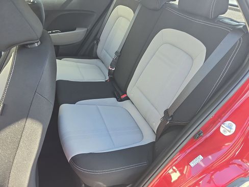 Used 2024 Hyundai Venue SEL image 19