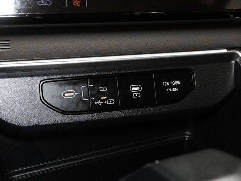 Used 2025 Kia Carnival FWD image 24