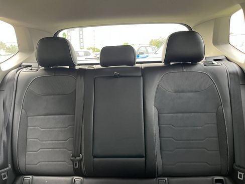 Used 2026 Volkswagen Taos SE FWD image 37