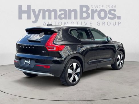 Used 2021 Volvo XC40 T5 Momentum w/ Protection Package Premier image 3